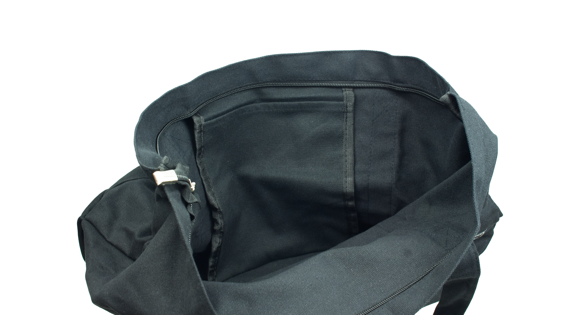 Photo of the empty bag while open